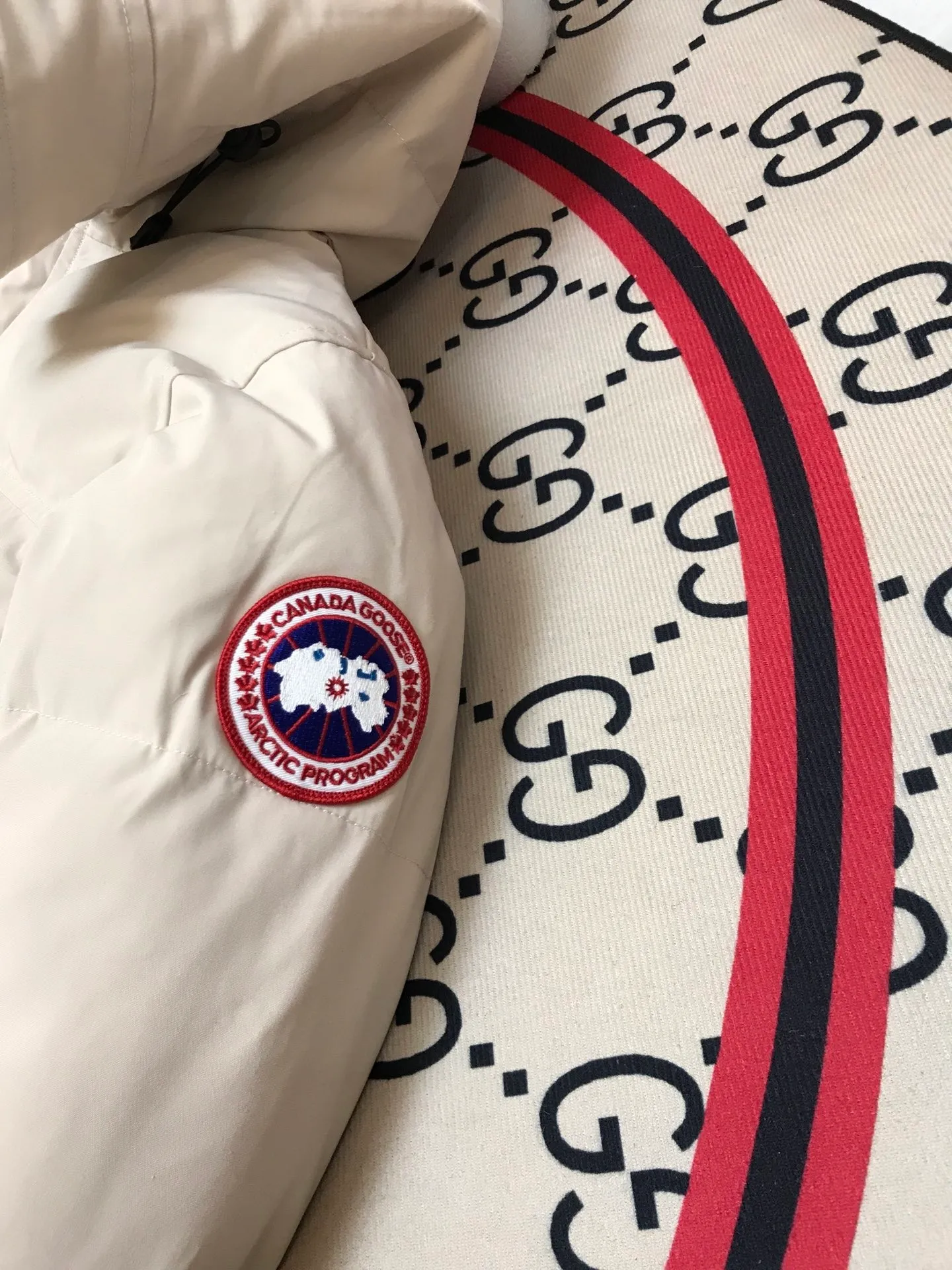 P660 counter quality 🇨🇦canada goose""🇨🇦millan parka 17 styles for men and women, short style without fur collar, chosen by Arctic and Antarctic expedition teams as winter wear, the Rolls Royce of down jackets. ➖ Industry-leading anti-counterfeiting chip sensing. ➖ Imported Behringer embroidery machines and customized embroidery labels, the highest level and industry leading. ➖ Imported Korean 21-count polyester-cotton blended original fabric, tc85 waterproof coating fabric, water-repellent, windproof and wear-resistant. ➖ The new national standard 80 white duck down is filled with an average of 520 grams of down. The amount of down filled is industry-leading. ➖ 100% nylon lon lining with double double-layer sealing design to prevent velvet running, seamless thread design on cuffs! ➖ Western Canadian Green Wolf Collar. ➖ Yoshida ykk provides original custom-made electroplated sliders. The ykk two-way lockable zipper is tight and smooth and does not peel off paint. ➖ 3m composite Velcro is durable, and all accessories and hardware are custom-made. Note: Our copywriting is only simple and clear. Instead of bragging about the copywriting, it is better to compare and understand with samples. Only for the purest, most focused, most professional, highest quality, and highest sex!
